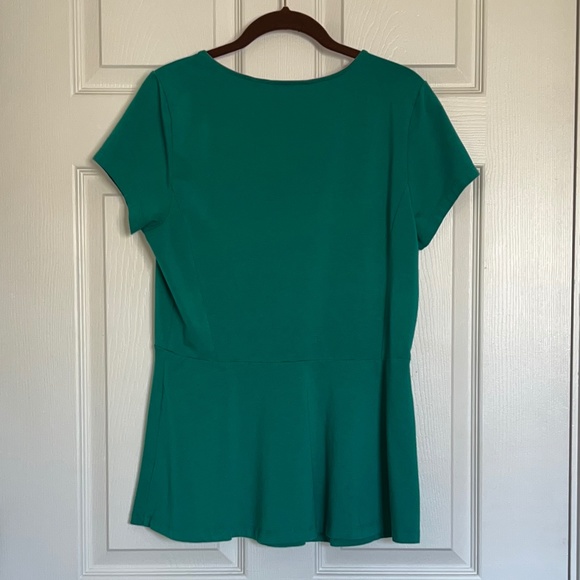EUC - Isaac Mizrahi Live! Short Sleeve Peplum Top - Picture 7 of 9